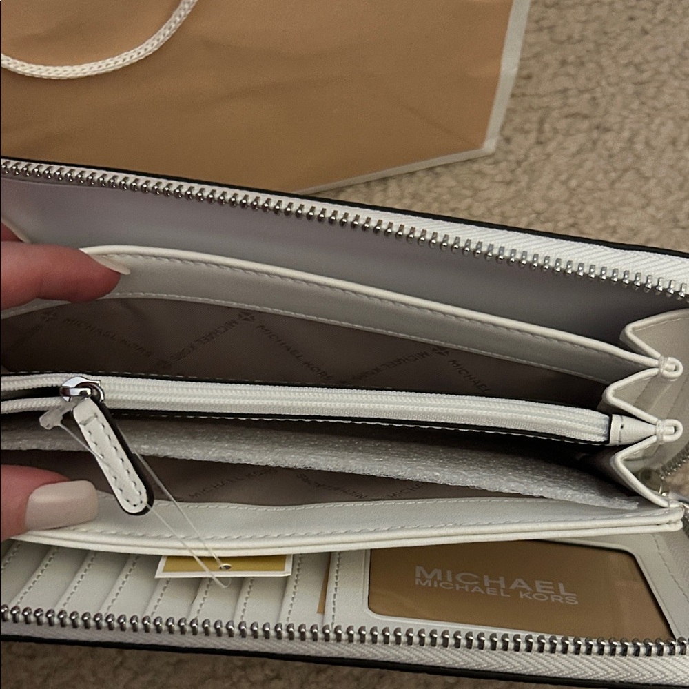 Michael Kors Jet Set Travel Large Travel Continental Wallet - Picture 4 of 6